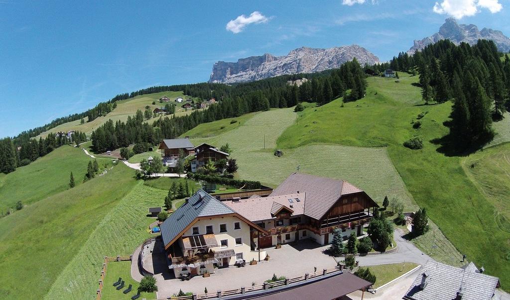 Taela Apartments San Cassiano  Exterior foto