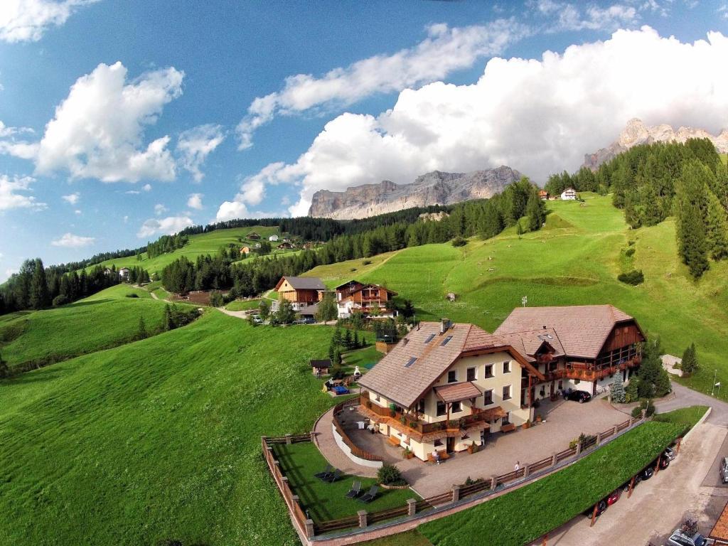 Taela Apartments San Cassiano  Exterior foto