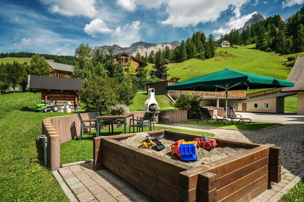 Taela Apartments San Cassiano  Exterior foto