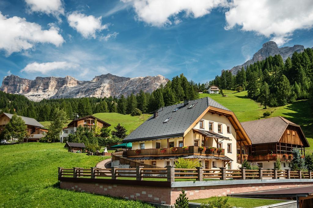 Taela Apartments San Cassiano  Exterior foto
