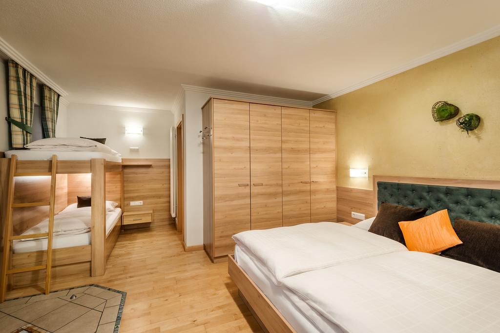 Taela Apartments San Cassiano  Exterior foto
